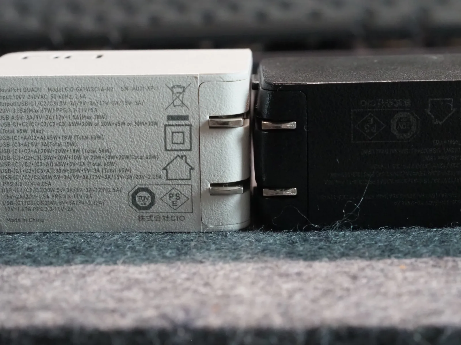 厚みはQUAD V2が少し(2mm)厚い