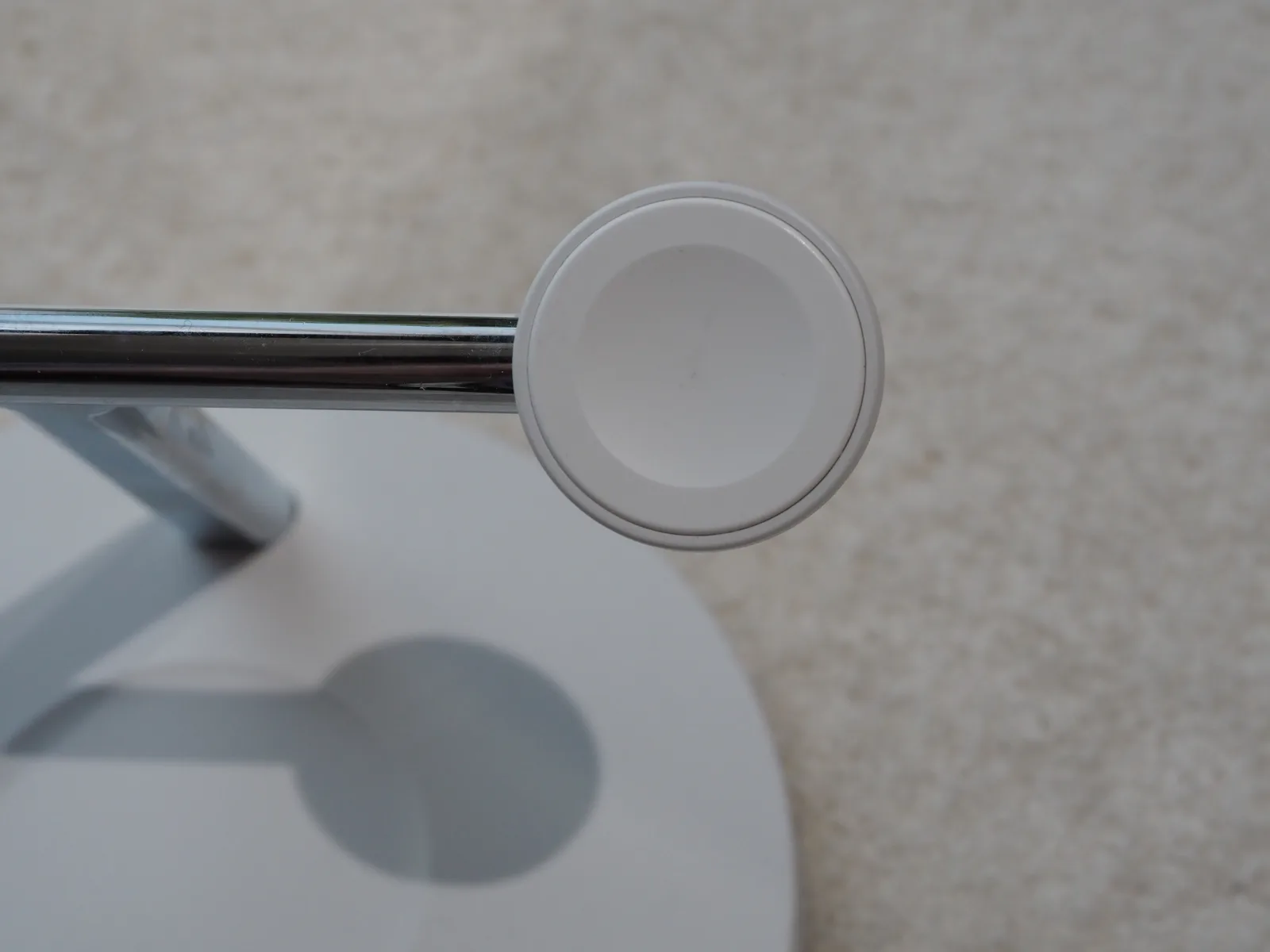 Apple watch部分。プラスチック製なので、分かりづらいですが少しテカリが出ています。